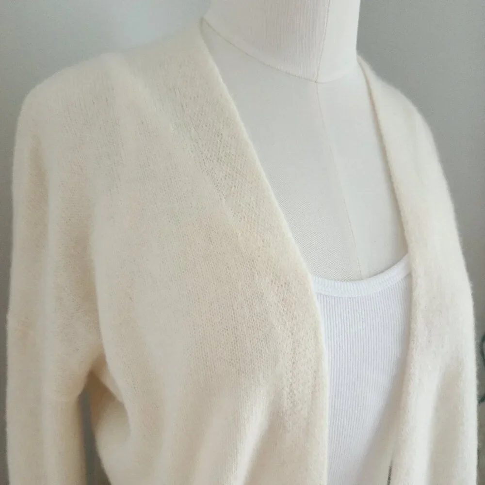 Saks Fifth Avenue 100% Cashmere Cream Cardigan Size: Medium - Picture 2 of 15